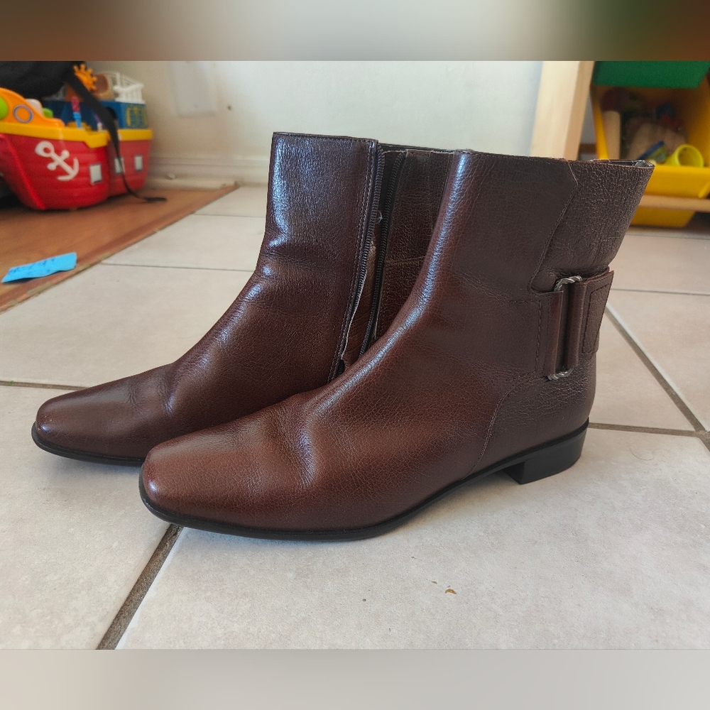 Talbots Women Brown Leather Side Zip Stretch Buckle Riding Ankle Boots booties